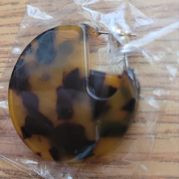 Ladies Tortoise shell hoop earrings - new with pouch - Picture 4 of 4